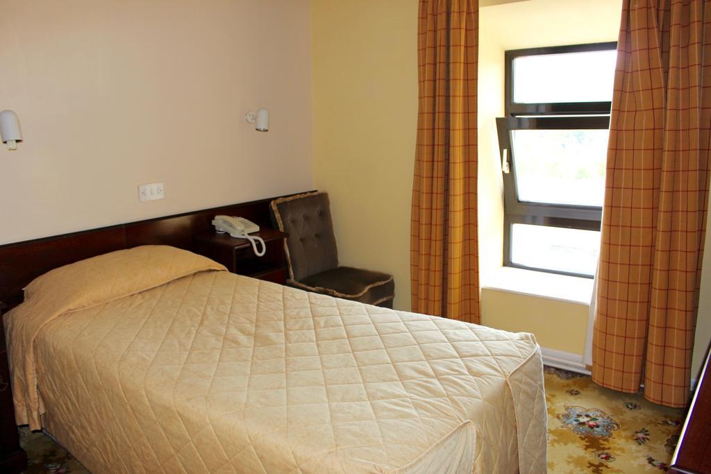 Achill Sound Hotel - Ostan Ghob A'Choire Esterno foto
